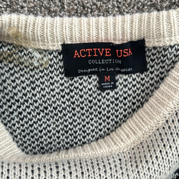 Aztec Design Sweater - Picture 3 of 4